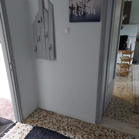 Nala's House * Leonídion