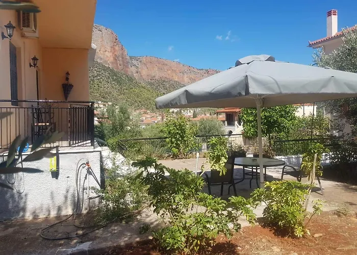 Nala's House 아파트 Leonídion